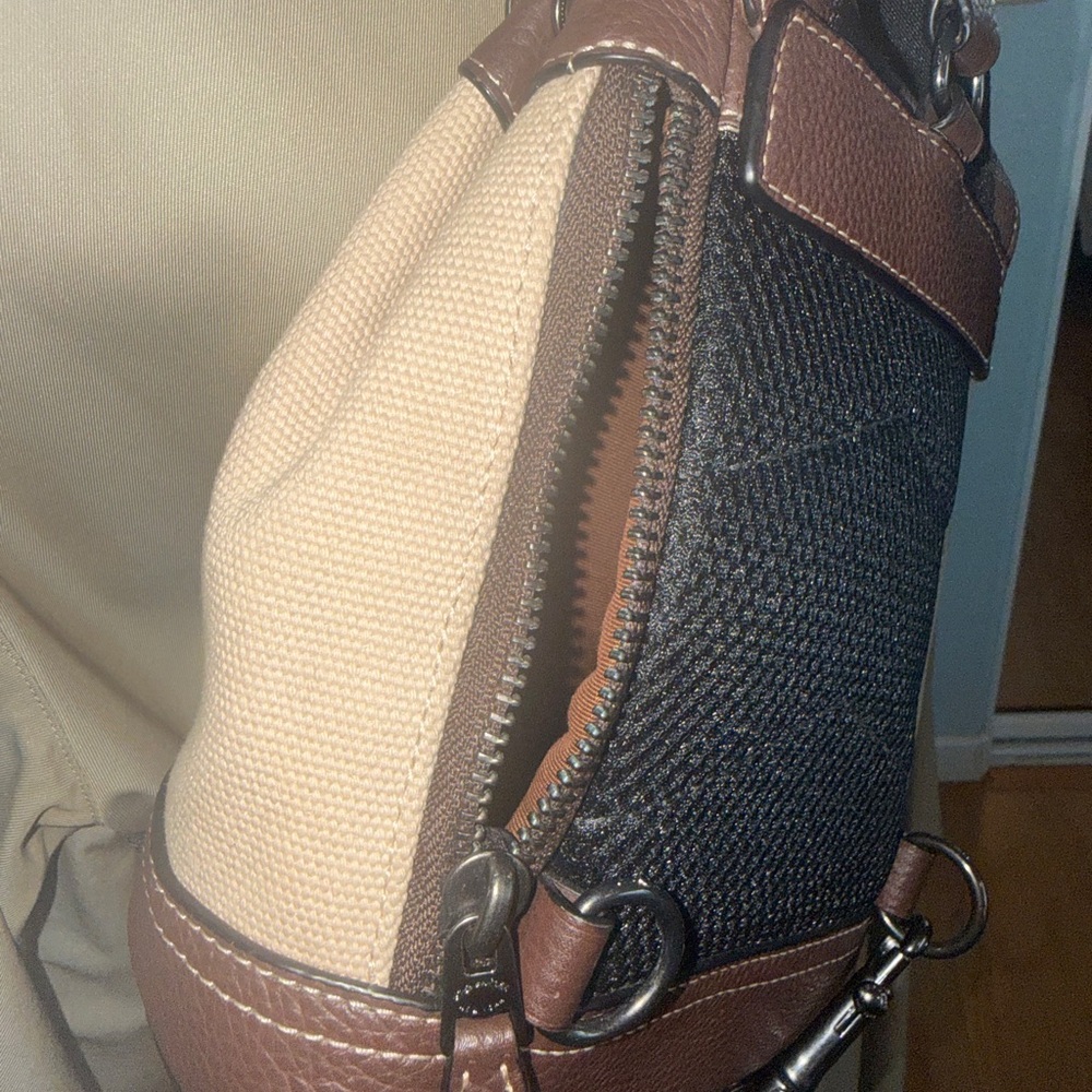COACH HUDSON SMALL PACK CROSSBODY #A2343 (MSRP $328) & COACH BASEBALL CHARM - Picture 12 of 16